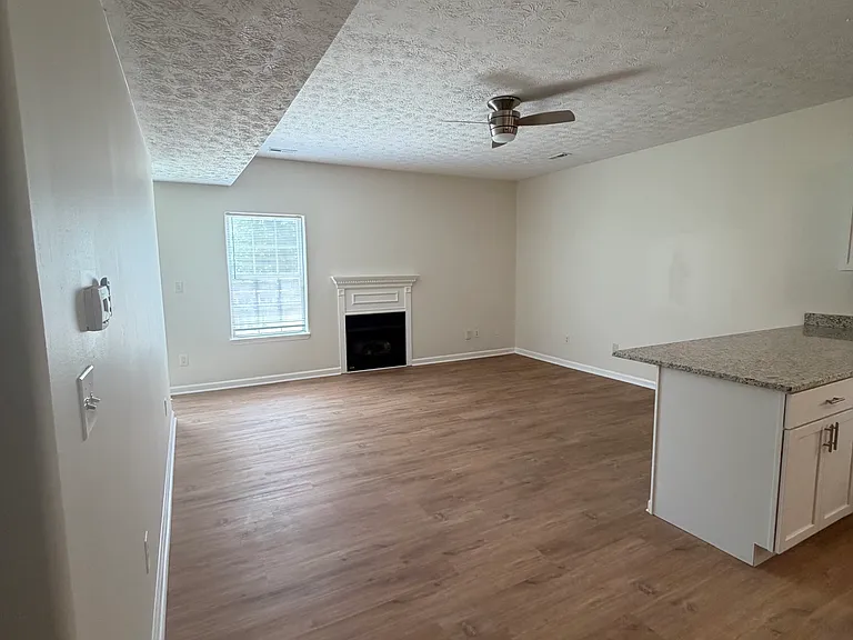 2408 Justin Pl — Photo 2