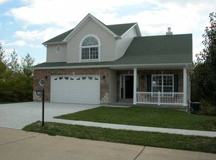1024 Winter Lake Dr, Fenton, MO 63026