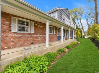8 Sealy Dr, Lawrence, NY 11559