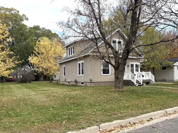 11 3rd St SW, Melrose, MN 56352