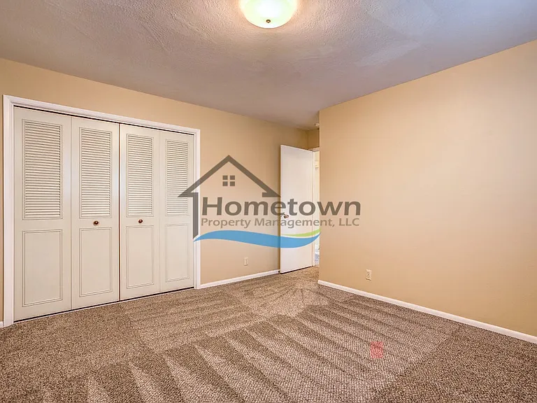 2432 & 2433 E Stowe Ct — Photo 35