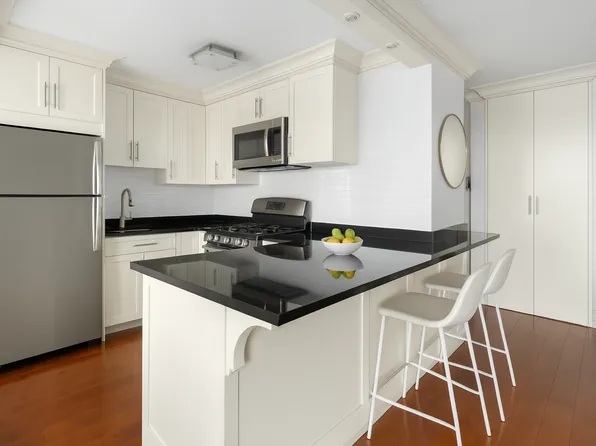 333 Pearl Street 23A image 2 of 6
