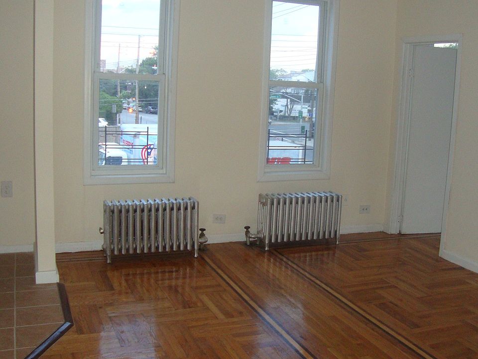 2nd image of 1775 Seward Ave #2B