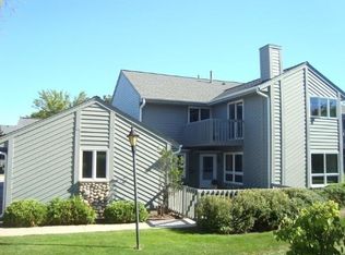15681 W Brook Dr #E, New Berlin, WI 53151