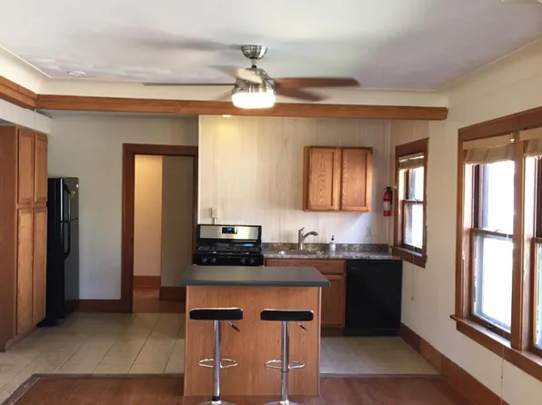 911 W South St APT 2, Kalamazoo, MI 49007