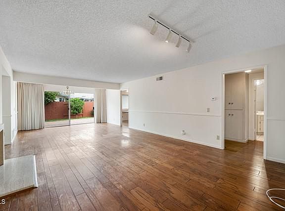 3rd image of 216 E Bay Blvd