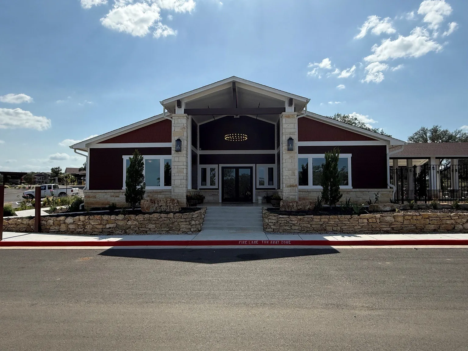 Vineyard Springs Apartments — Photo 1