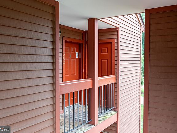 2nd image of 2820 Lee Oaks Pl APT 302