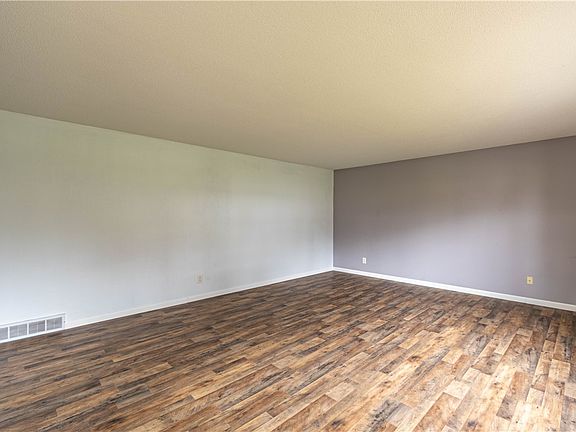 4th image of 665 Crestline Dr