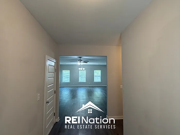 3 bed, 2.0 bath, 1801 sqft, $1,775 — Photo 2