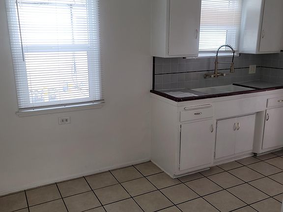 5th image of 4022 W 130th St APT B