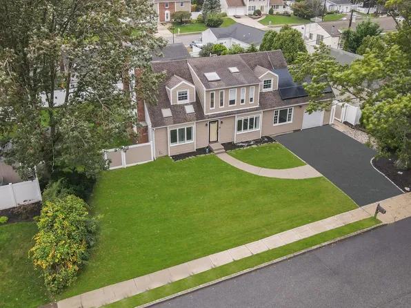38 Hurtin Street, Port Jefferson Station, NY 11776