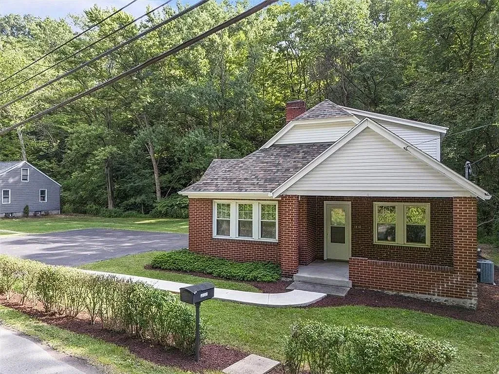 4 bed, 1975 sqft, $2,700 — Photo 2