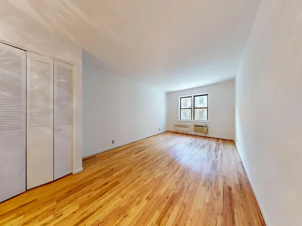205 East 89th Street 2A image 3 of 6