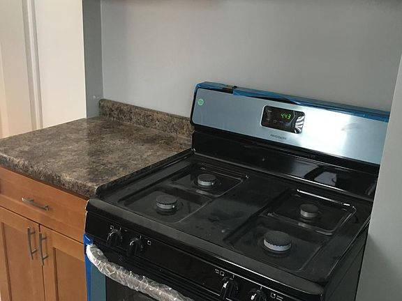 4th image of 121 Washington Ave APT 1