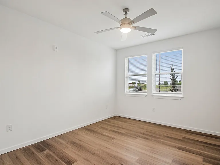 Portland Place Apartments — Photo 16