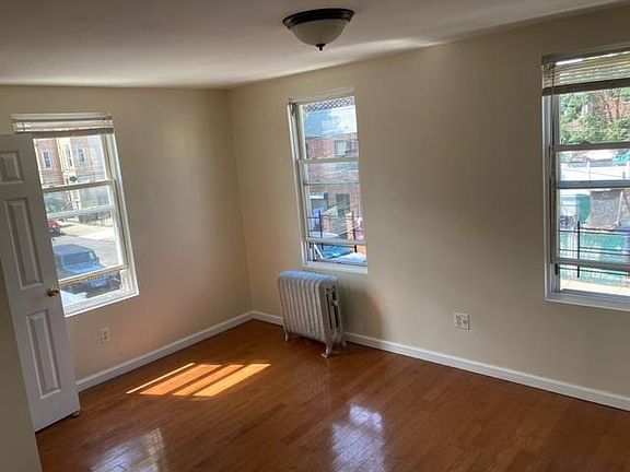 2nd image of 432 Autumn Ave #2