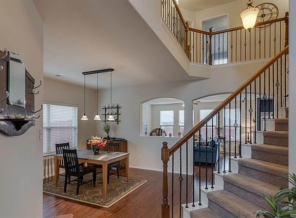 4th image of 429 Crown Oaks Dr