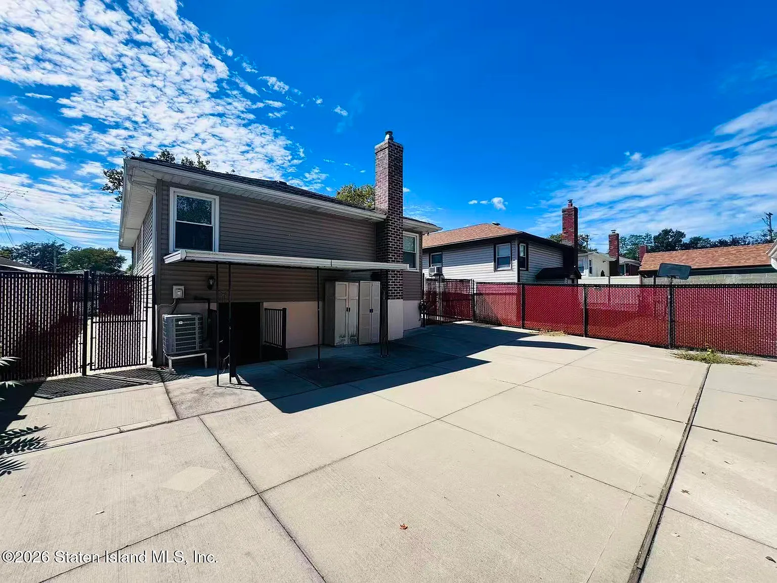 3 bed, 2.0 bath, 1040 sqft, $3,800 — Photo 2