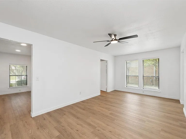 2705 Lawndale Dr — Photo 9