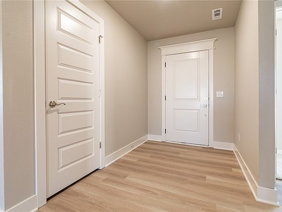 3rd image of 662 Mary Katherine St