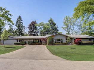 110 W Krause Pl, Bayside, WI 53217