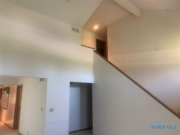 5th image of 307 W Hobart Ave