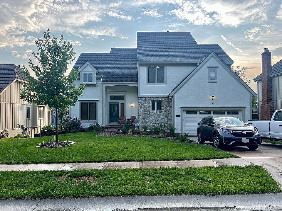 1st image of 440 NE Brockton Dr