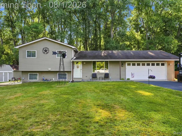 3744 Fish Lake Rd, Lapeer, MI 48446