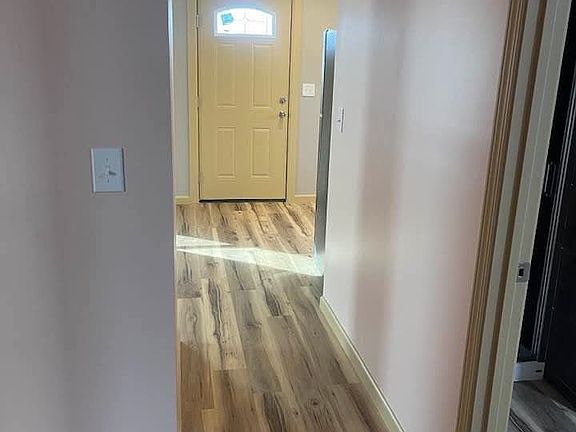 5th image of 1010 Howell St