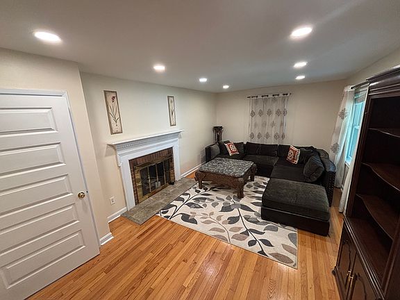 Living room. Furniture will be stored