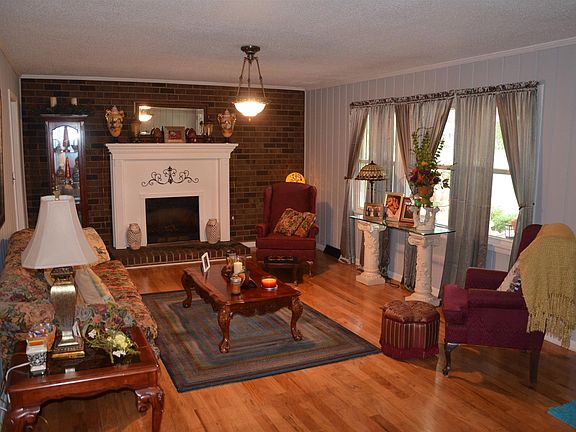 2nd image of 1432 Alhambra Dr