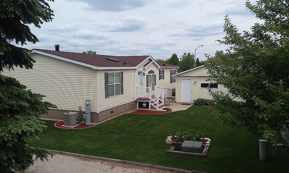 1st image of 22906 Pinehurst Dr
