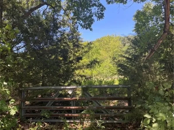 Vineyard Rd, Canehill, AR 72717