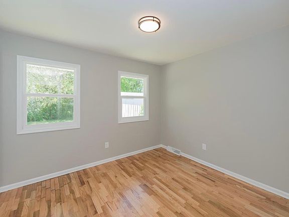 3rd image of 5616-5618 Madison Ave SE
