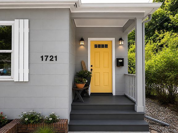 4th image of 1721 Helen Ave