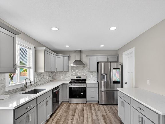 4th image of 4621 SE 35th Ct