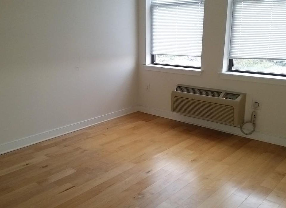 2nd image of 109 Tidewater St