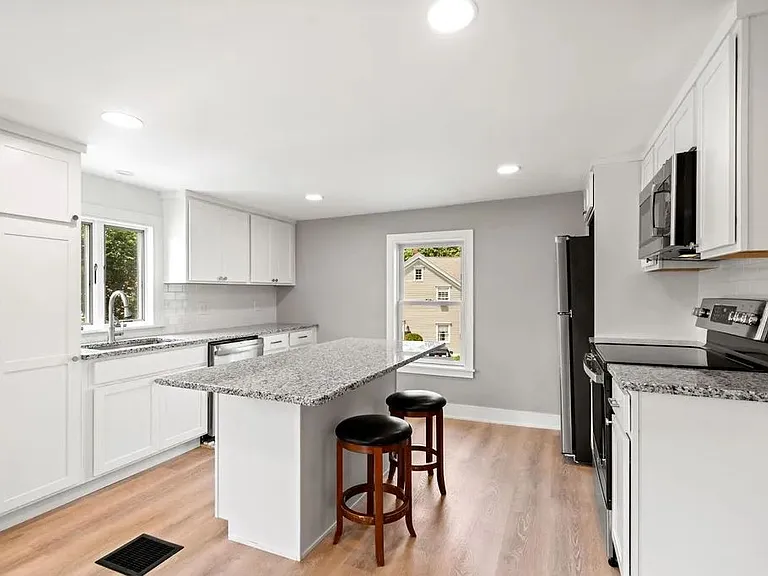 54 Main St #201 — Photo 7