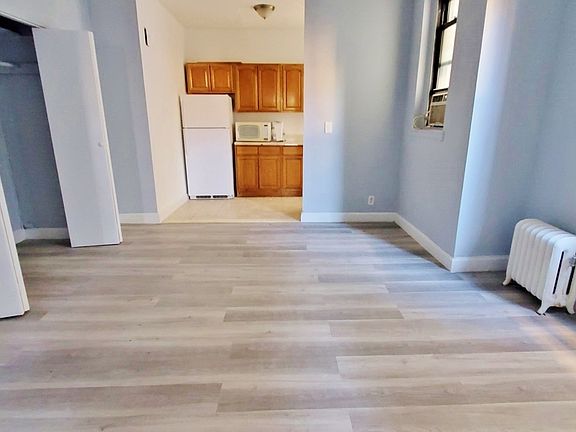 4th image of 21-68 35th St #1EE