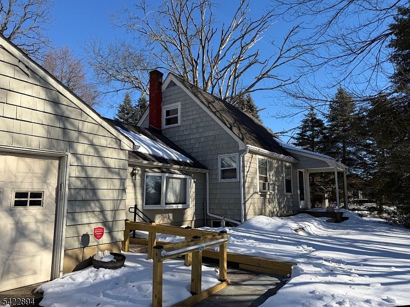 1st image of 124 Gates Ave
