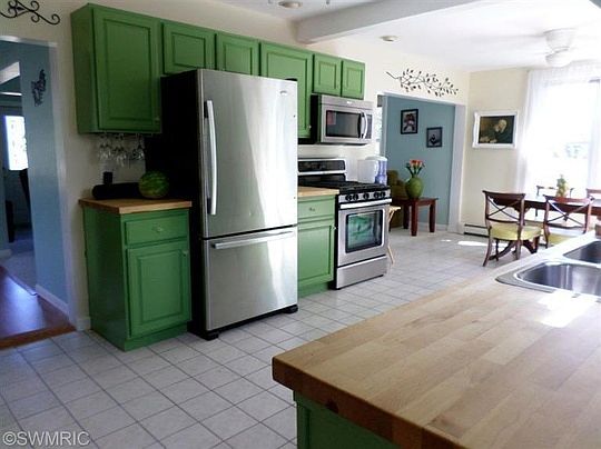 5th image of 701 N Staffon St