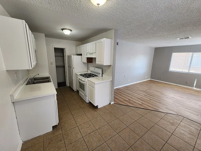 1705 Breckenwood Ct #4 — Photo 9