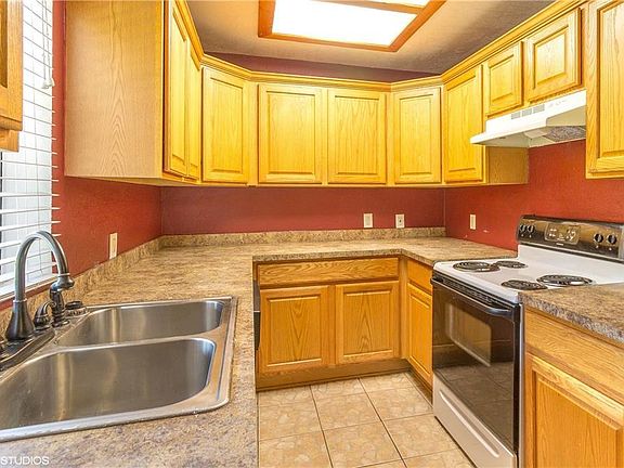 5th image of 42160 Homes View Dr