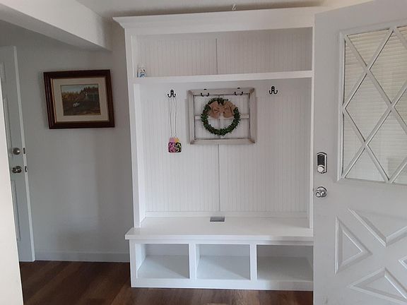 Entry way --from main door