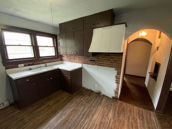 3rd image of 602 W English St #602