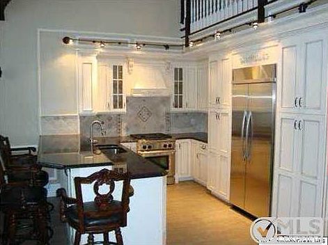 4th image of 3266 Beachview Dr