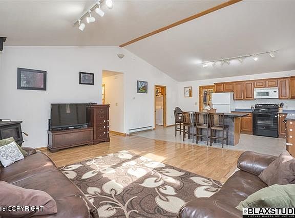5th image of 910 Sanctuary Ln