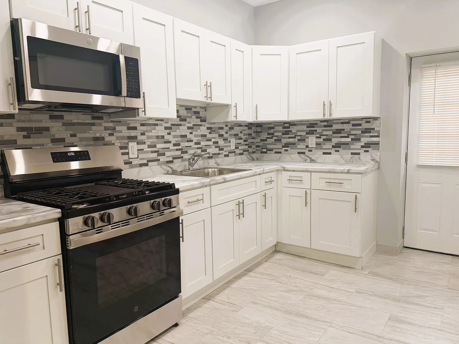 3 bed, 1232 sqft, $1,649 — Photo 4