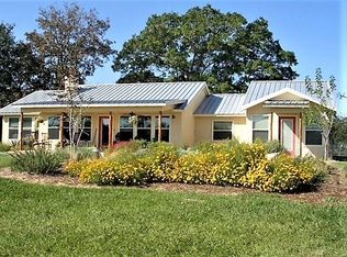 1050 Muddy Crk, Columbus, TX 78934